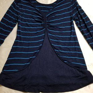 Cable & gauge woman's top blue v-neck‎ Small